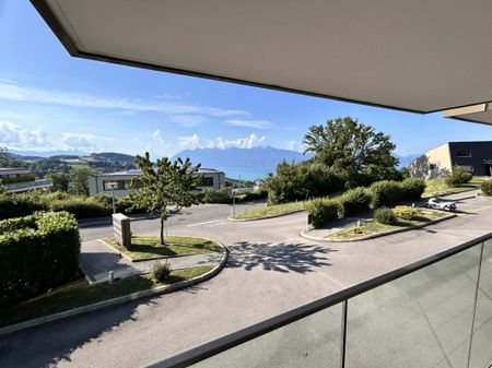 Triplex with exceptional quiet location! - Photo 2