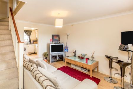 2 bedroom mid-terrace to rent Isaacson Drive, Wavendon Gate, MK7 7SA - Photo 4