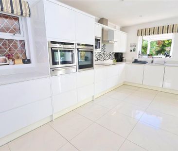4 bedroom detached house to rent - Photo 1
