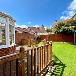 5 bedroom detached house to rent - Photo 2