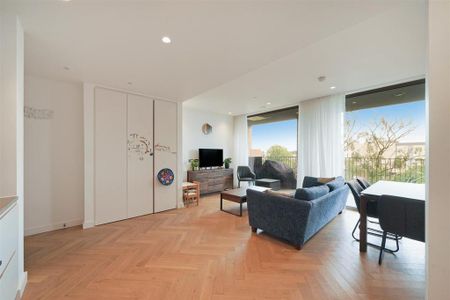 3 bedroom flat to rent - Photo 4
