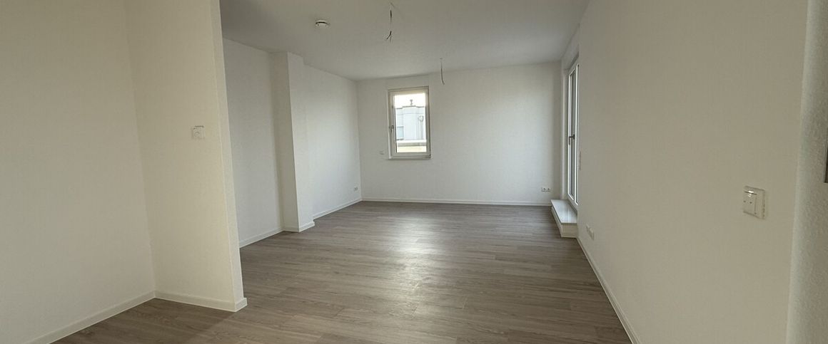 „Erstbezug nach Fertigstellung“ – Sonnige Terrassenwohnung am Rande Berlins ***Laminat**Dusche+Wanne***TG-Stellplatz*** - Foto 1