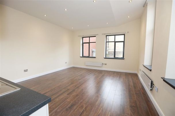 High Street - Photo 1