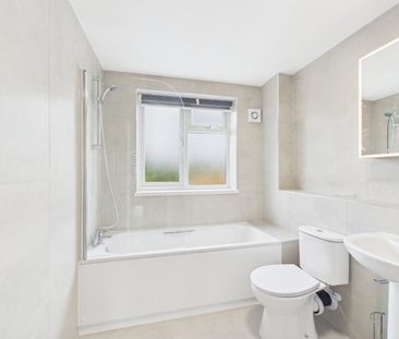2 bedroom Maisonette in Frimley High Street, Camberley - Photo 5