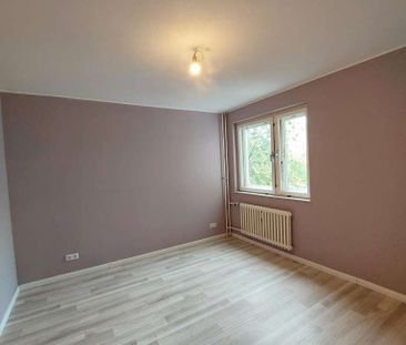 Einziehen und Wohlf&uuml;hlen: Gepflegte 2,5-Zimmer-Wohnung mit Loggia sucht Sie! Ab sofort! - Photo 6