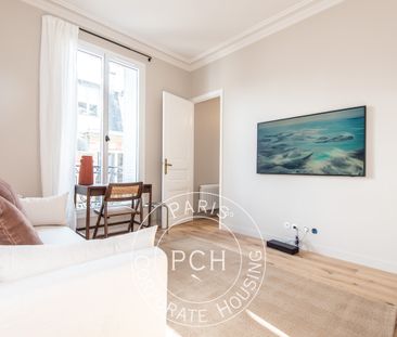 Rue Bassano, - Photo 6