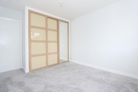 3 bedroom flat to rent - Photo 4