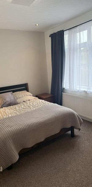 1 bedroom in a house share to rent - Photo 1