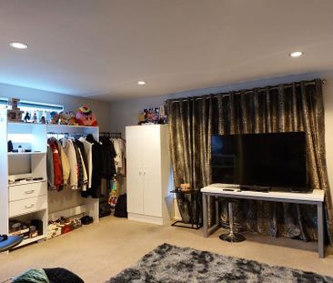 Modern 1BR Home in Takanini! - Photo 2