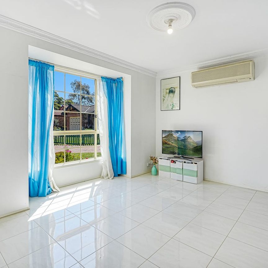 One Week Rent Free! - Photo 1