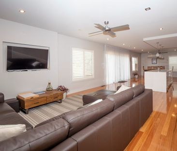 Location, style and quality! - Photo 1