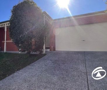 2 Cooma Court, Berwick VIC 3806 - Photo 1