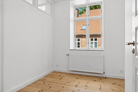 Moderne 4-værelses stuelejlighed med privat terrasse - Photo 2