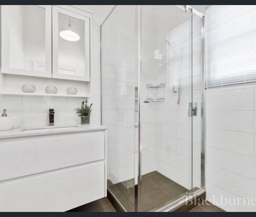 4 BEDROOM 1 BATHROOM CHARACTER HOME - Photo 4