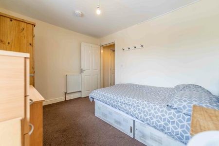 Room 7, First Floor Flat, Park farm House, 103 Haxby Road - Photo 4