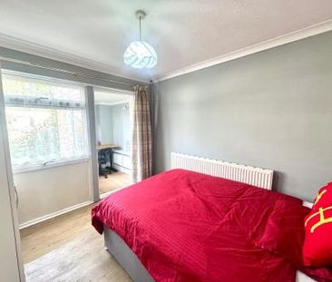 4 Bedroom Student Home -8 Ancress Close, UKC - Photo 6