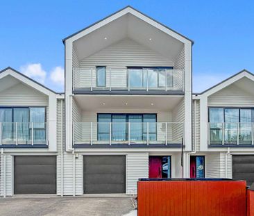 Immaculate townhouse with granny flat, solar & high spec finishes! - Photo 5