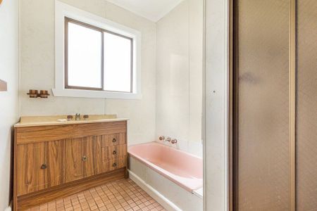 Instant Charmer - Photo 4