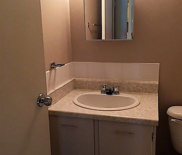 Cozy Bankview Apartment Available July 1st - Photo 6