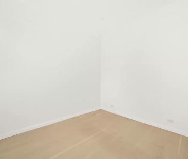 Stylishly renovated residence (Access via King Lane) - Photo 6