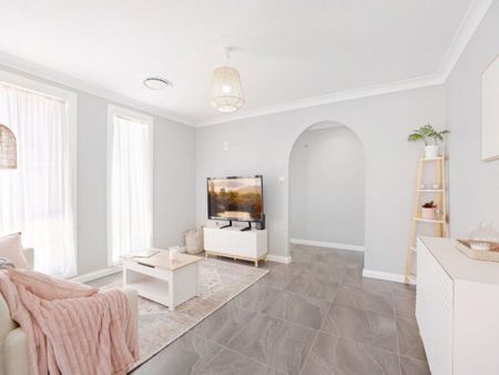 Fresh & Modern Family Home - Photo 2