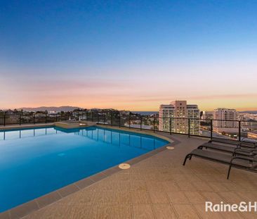 City living with beautiful views - Photo 1