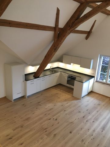 Charmante 2.5-Zimmer-Dachwohnung mit Balkon in Grosshöchstetten - Foto 2