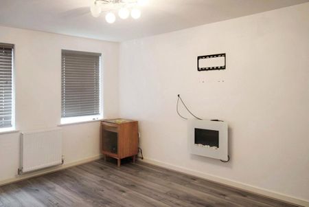 4 bedroom detached house to rent - Photo 4