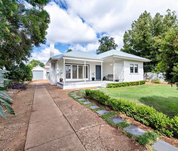 Immaculate Renovated Cottage - Photo 3