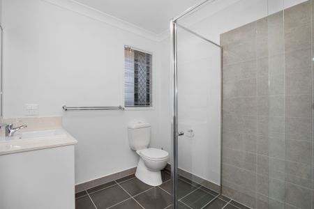 Spacious Modern Living - Photo 5