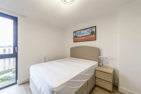 Surrey Quays Road, Canada Water, SE16 - Photo 2