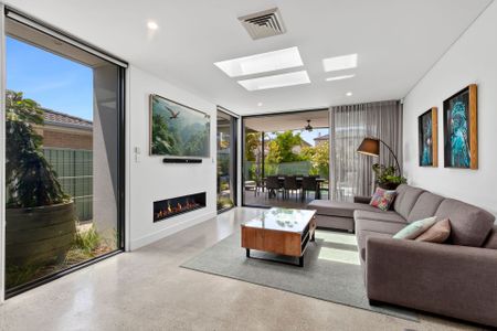 MODERN DUPLEX WTH ABUNDANCE OF SPACE - Photo 4