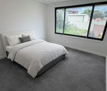 Eagle Vale - Photo 1