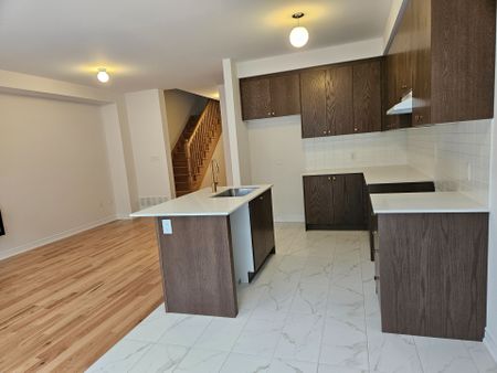 For Lease - 2059 Horace Duncan Crescent, Oshawa, Ontario - Photo 3