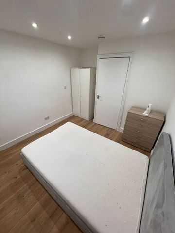 Room in a Shared House, Lockesfield Place, E14 - Photo 2