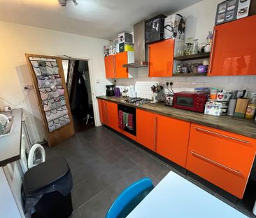 3 bedroom semi-detached house to rent - Photo 5