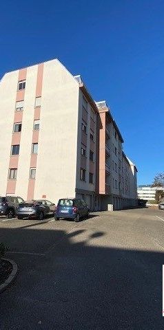 Grand 1 pièce semi meublé - Photo 1