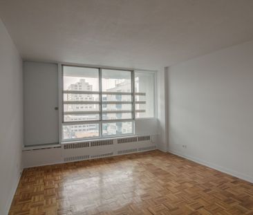 1975 Maisonneuve Blvd West - Photo 1