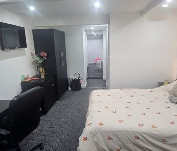 3 Bed - Flat 1, 24 Kensington Terrace, Hyde Park, Leeds - LS6 1BE -... - Photo 3