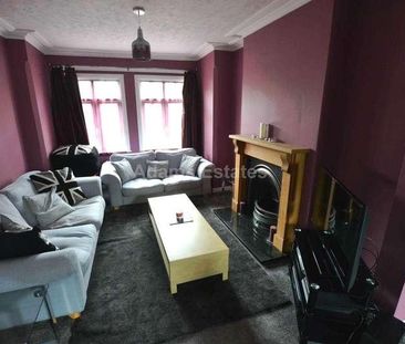 Reading Road, Woodley, RG5 - Photo 1