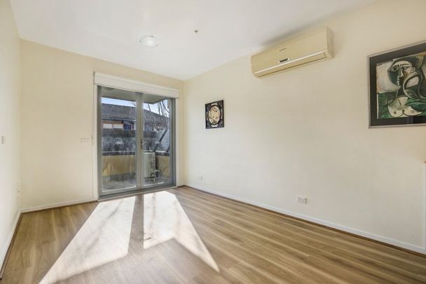 2 Bedroom Apartment Bathed in Northern Light - Photo 1