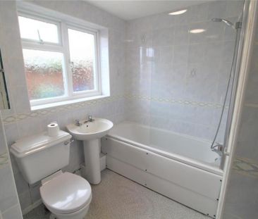 2 bedroom semi-detached bungalow to rent - Photo 6