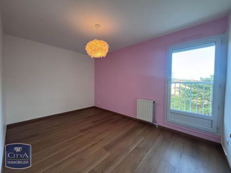 Location Appartement 4 pièces 86m² NEUVILLE SUR SAONE 69250 - Photo 2