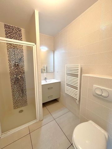 Location Appartement 4 pièces 79m² MARSEILLE 11ème - Photo 5