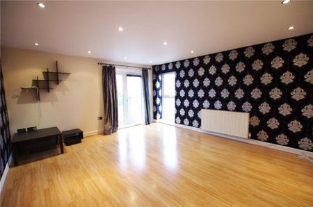 2 bedroom flat to rent - Photo 2