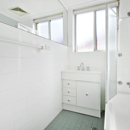 Charming Inner-West Living in a Prime Dulwich Hill Location - Photo 3