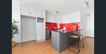 Top Floor Corner Apartment with Views to the Ocean & Wedding Cake Island - Lift Access - Photo 5