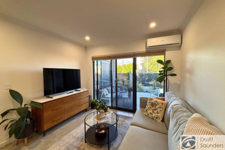 Stylish & Modern Apartment HOME OPEN WEDNESDAY 10 DECEMBER AT 10.30AM SHARP! - Photo 4