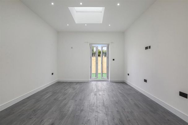3 bedroom flat to rent - Photo 1
