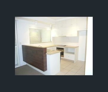 SPACIOUS EXECUTIVE WATERFRONT UNIT OPPOSITE SUTTONS BEACH! - Photo 4